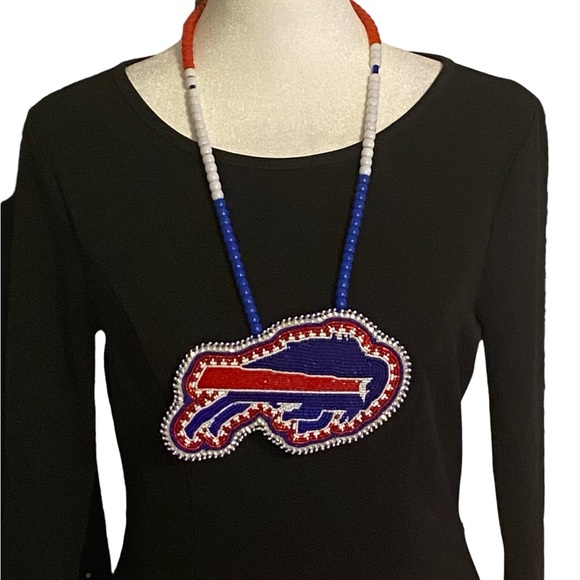 Hand Crafted Beaded Buffalo Bills Medallion Necklace with Leather Backing NFL - Picture 1 of 9